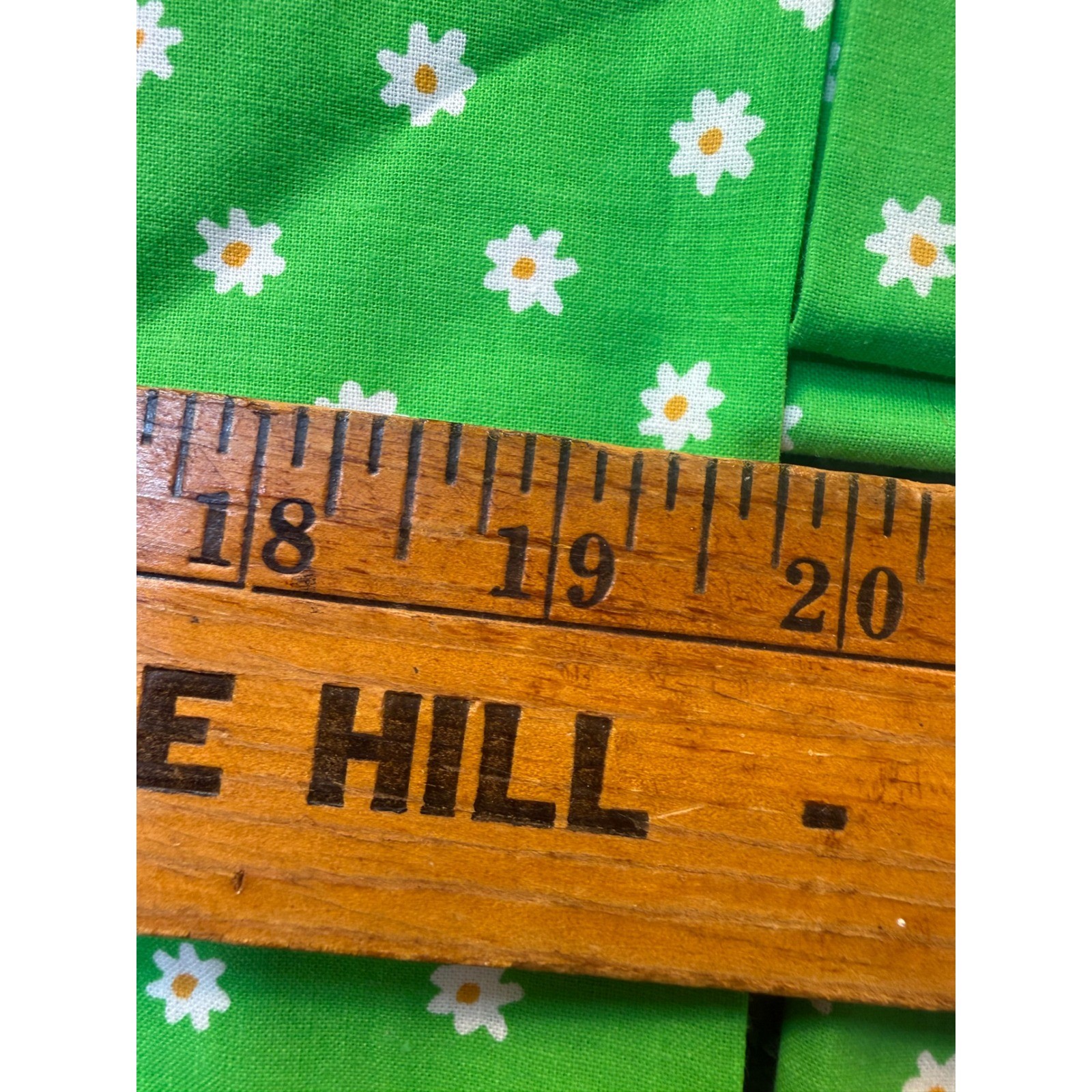 Vintage Set of 4 Handmade Pillow Cases Daisies Bright Green Floral MOD 60s 70s