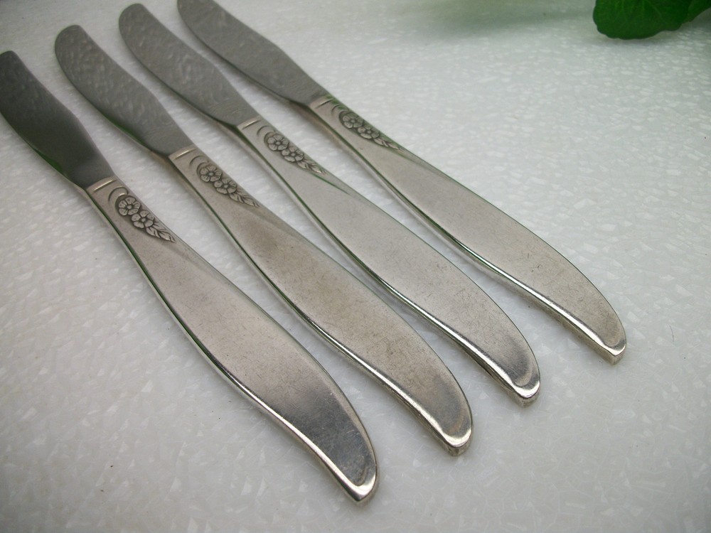4 Oneida Silver Community WINSOME I Silverplate Solid Handle Dinner Knives 1959