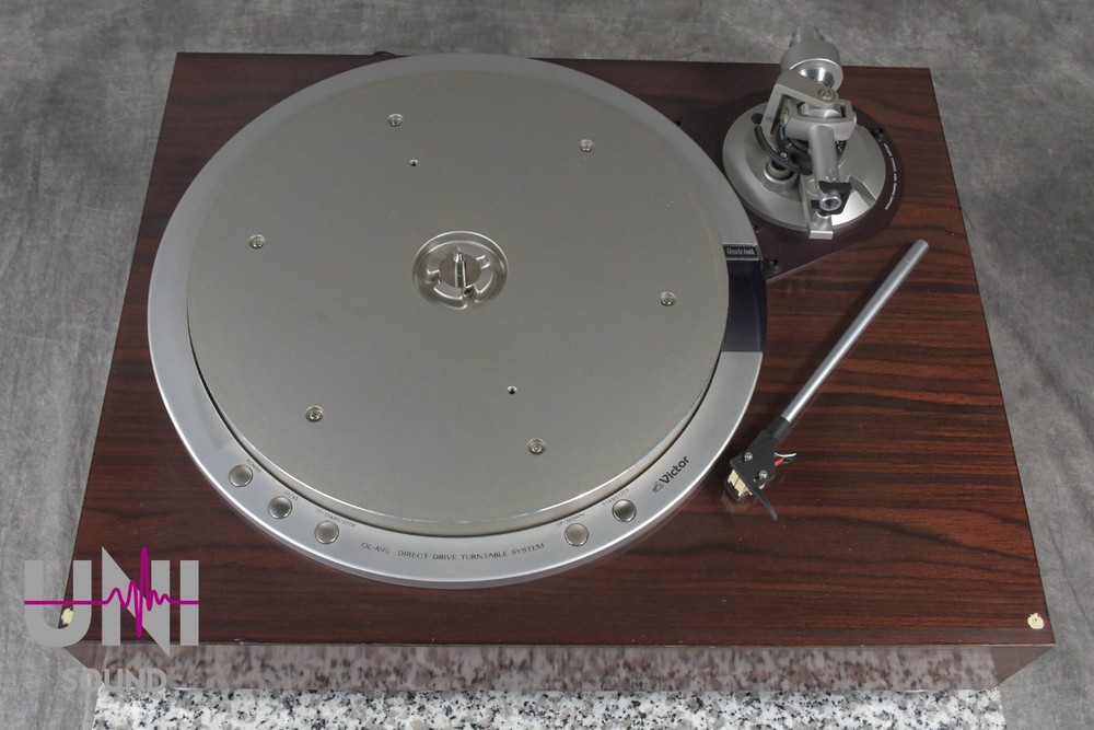 Victor QL-A95 Direct Drive Turntable in Good Condition.