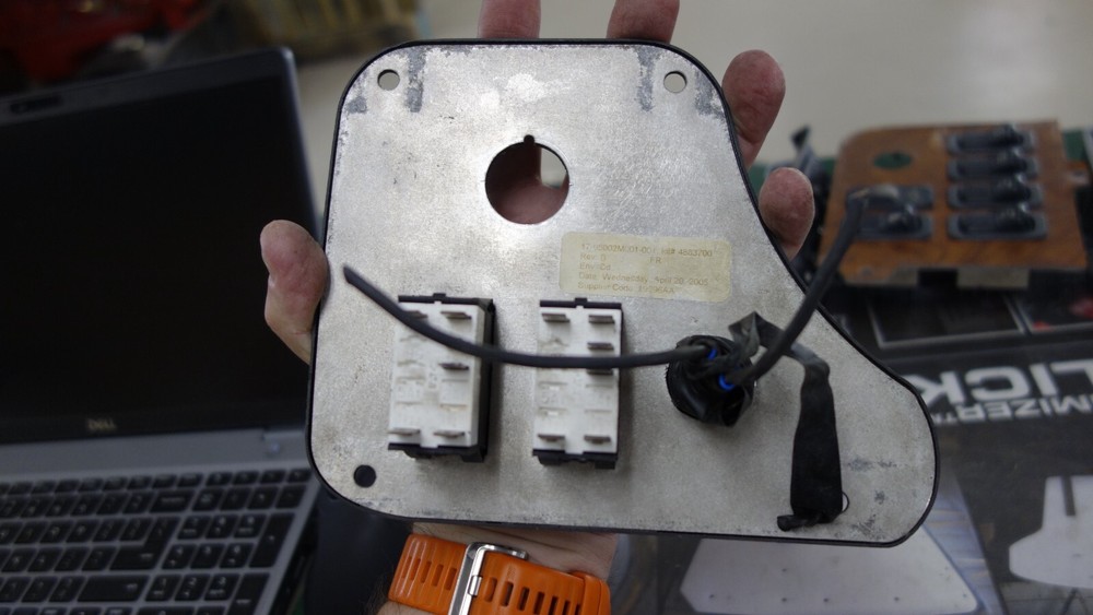 Freightliner Ignition Switch Panel 17-05002M001-001