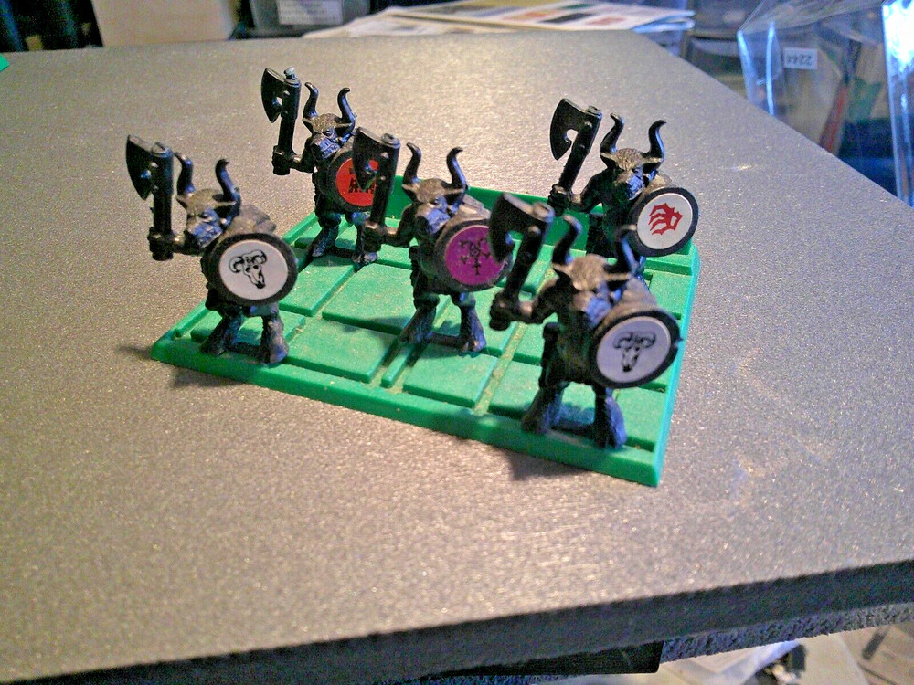 5 Chaos Beastmen based vgc plastic MB Games/Games Workshop