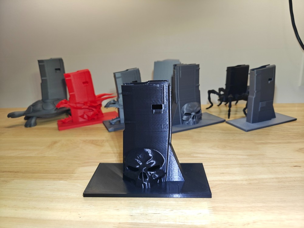 Skull Theme Sporting Rifle Display Stand (Black)