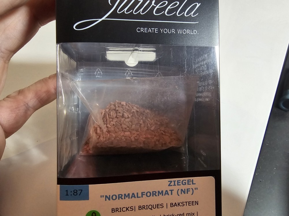 Juweela Red Mix Bricks 28031 HO Scale