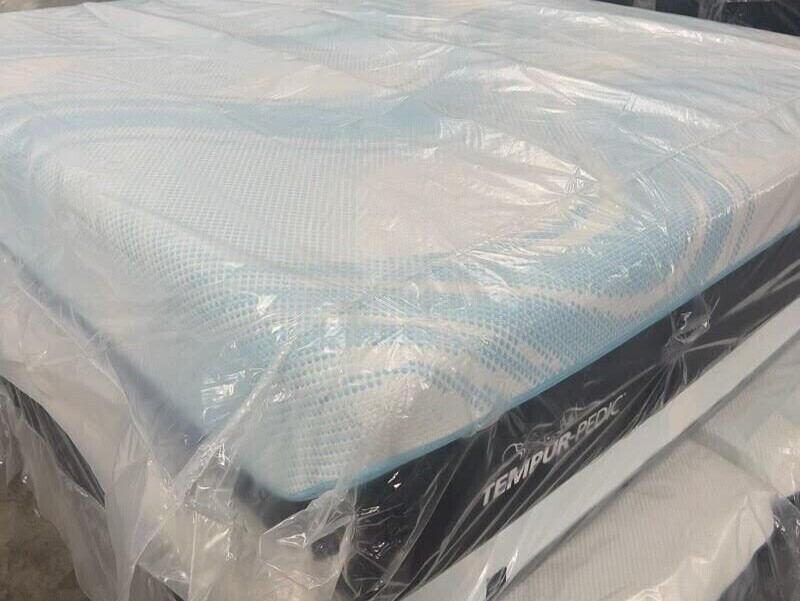 NEW TempurPedic QUEEN LUXE BREEZE SOFT 2.0 MATTRESS 10° Cool CLEARANCE FASTSHIP