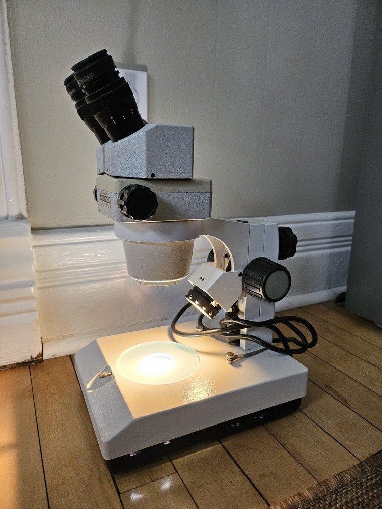 Unitron Model Zsm Stereo Microscope 0.6X-3X Zoom Range