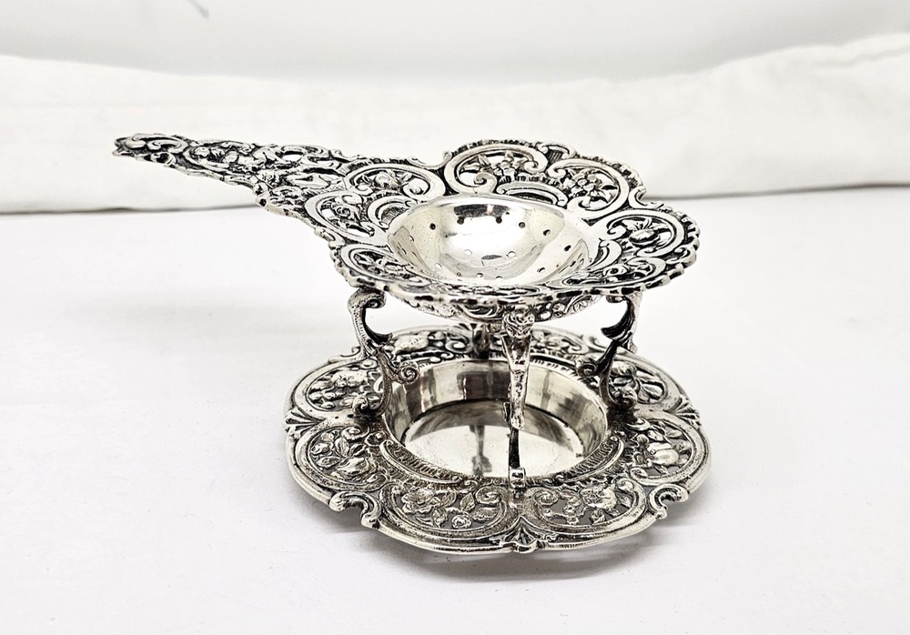 ORNATE CHERUB & FLOWERS 830 SOLID SILVER OTC TEA STRAINER W/DRIP STAND