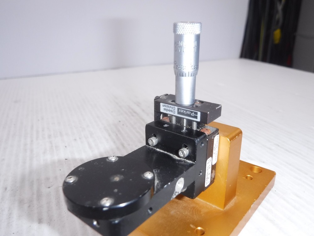 Parker Model 3902 Ball Bearing Micro Positioner w/ Starrett Micrometer
