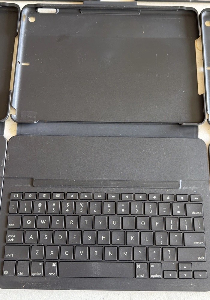 Logitech Slim Folio Keyboard Case for iPad 7th 8th 9th Generation Graphite