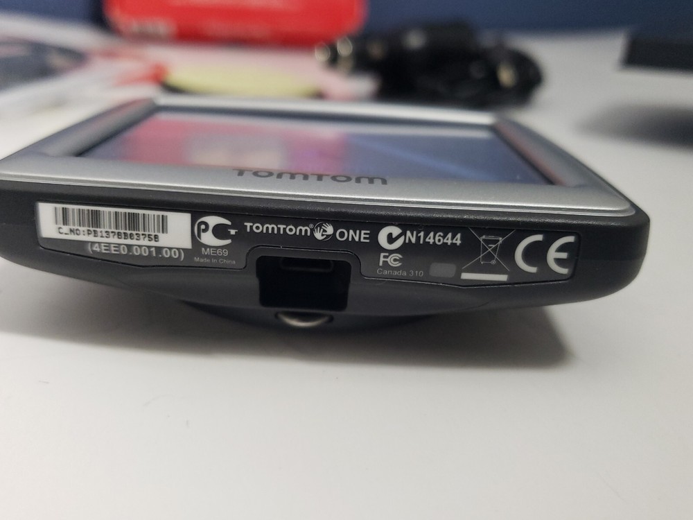 TomTom One 125 Portable GPS Car navigation system 3.5" - missing Mount