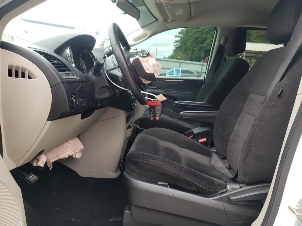 CARAVAN 2016 Glove Box 4843631