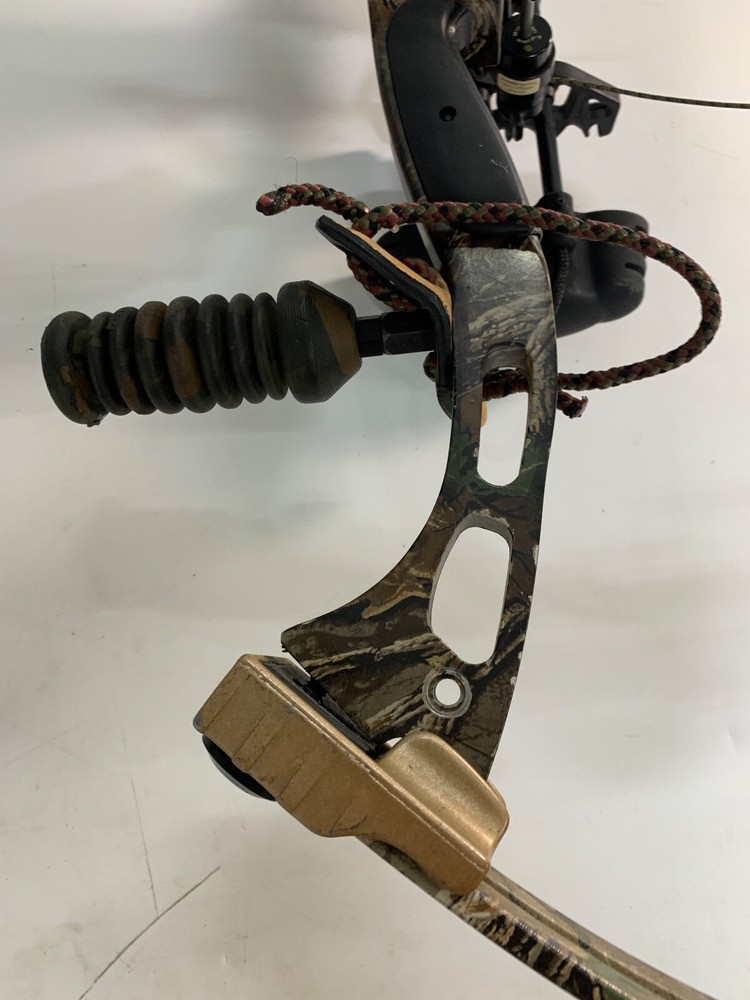 FRED BEAR ADVANTAGE HUNTER COMPOUND BOW w/ QUIVER! ~ 28" 70#