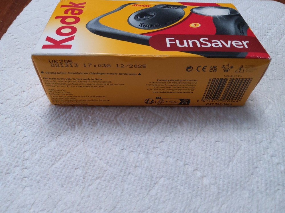 KODAK FUN SAVER W/Flash 39exp SINGLE USE CAMERA - Dated 12/2025, Sealed