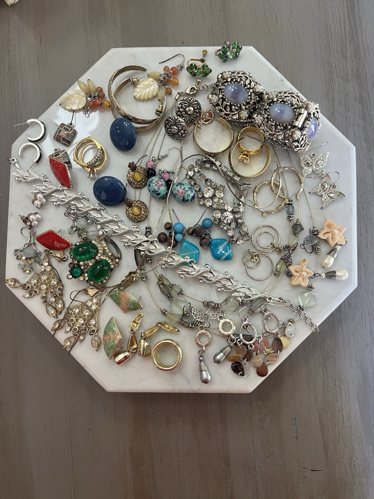 Estate Vintage & Antique Costume Jewelry Lot 33 pieces total
