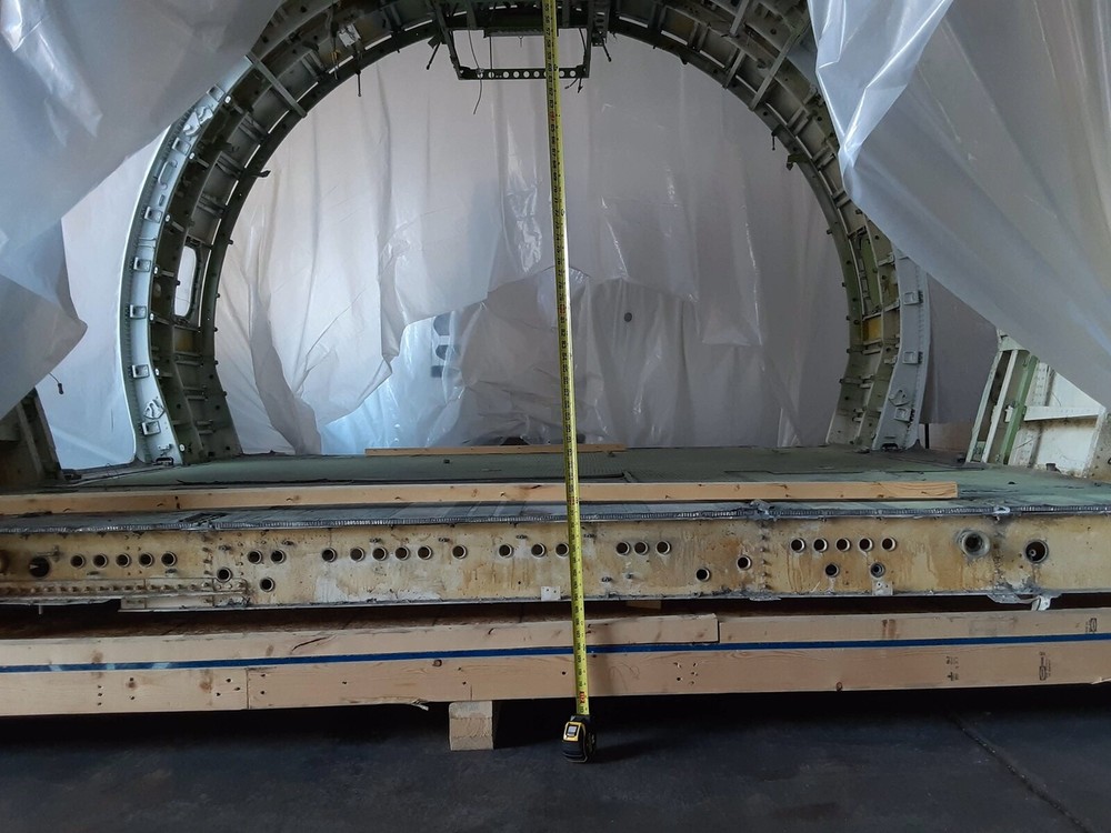 MD90 Aircraft, airplane fuselage sections