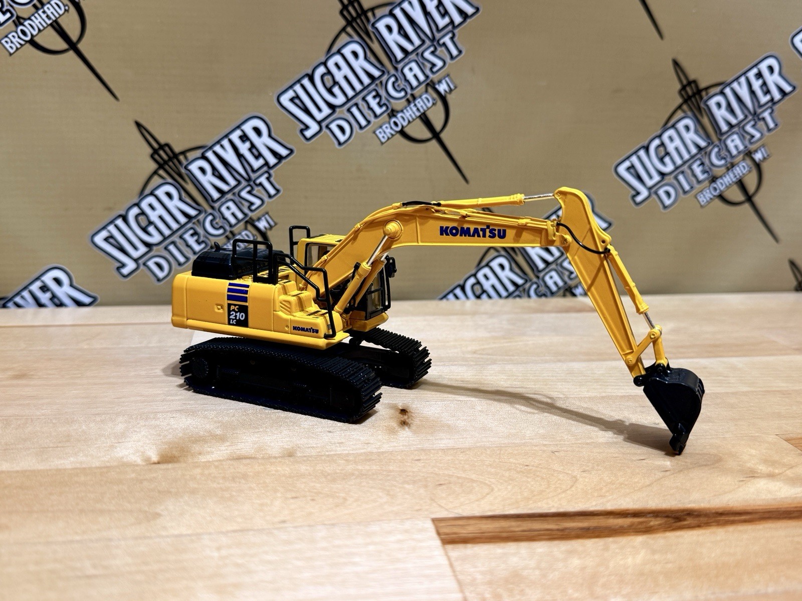 1:64 Komatsu PC210LC-11 Excavator First Gear Farm Toy Metal Tracks