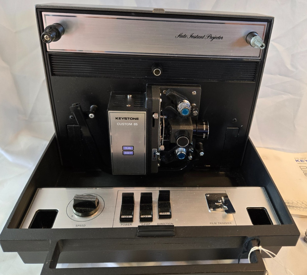 Keystone Custom 85 Auto Instant Projector Power on test.
