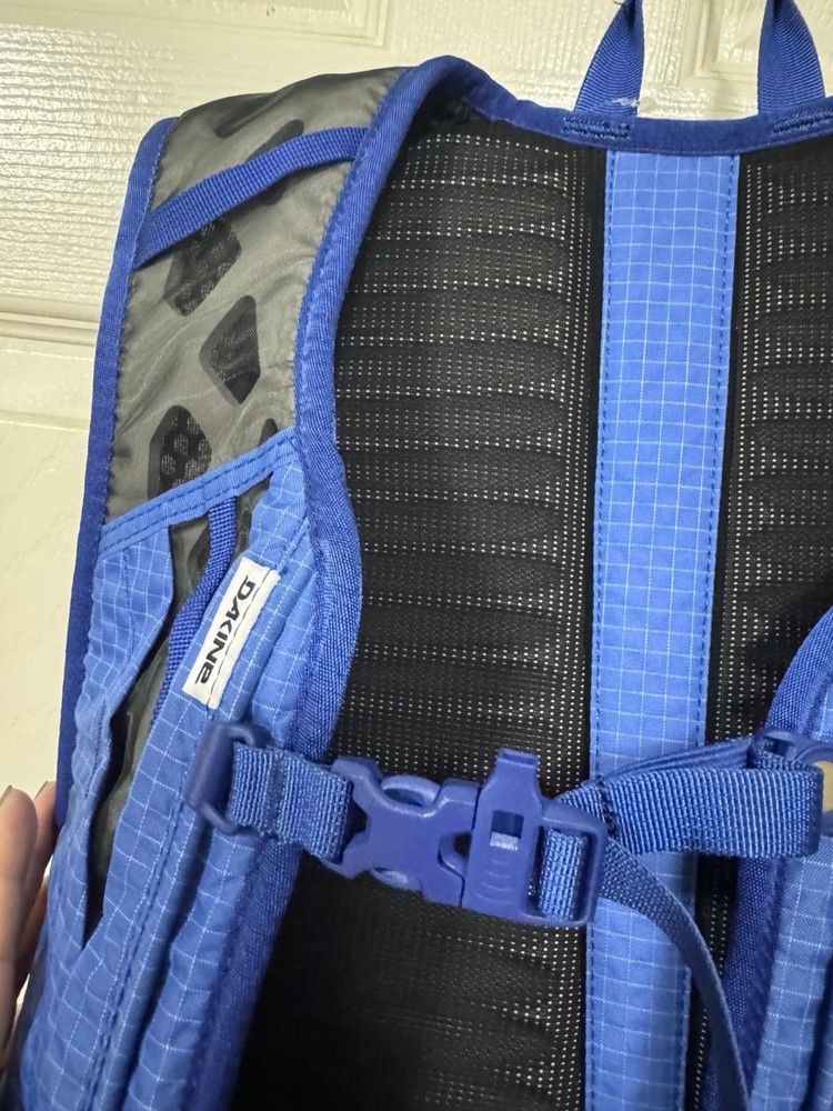 Dakine Syncline 8L Hydration Pack NWT