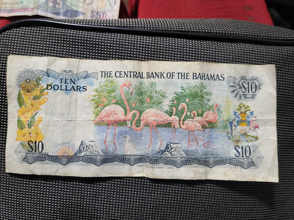 Bahamas 10$ bill with Queen Elizabeth II
