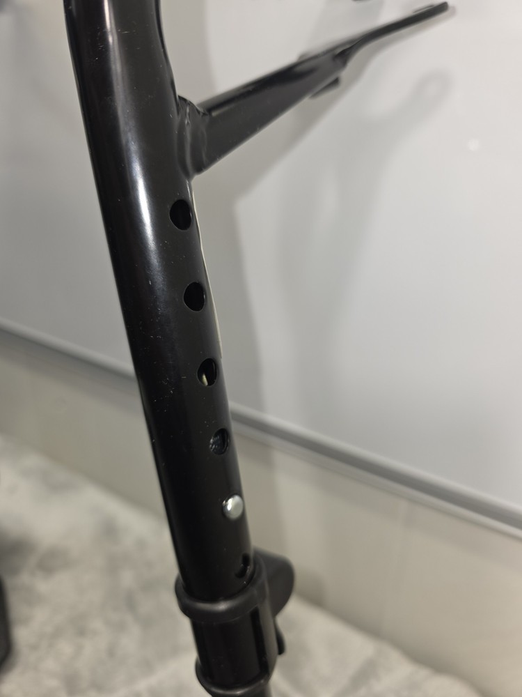 invacare 9000 xt. Adjustable legs Rest