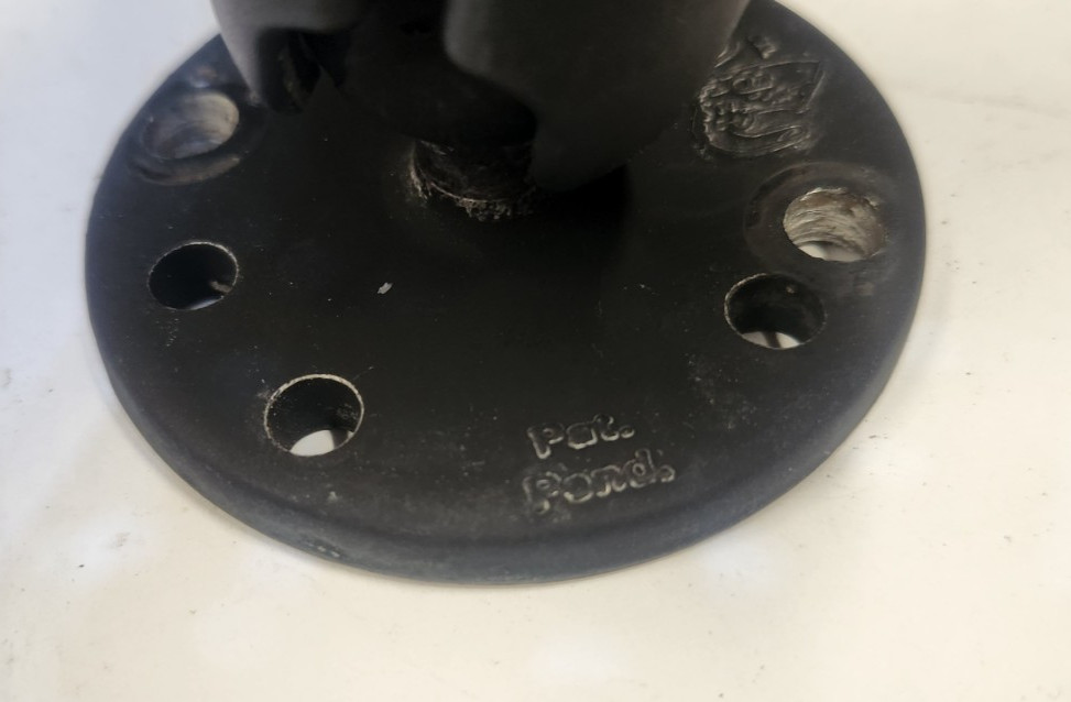 RAM Mounts Universal Ball and Socket Electronics Mount Fish Finder Depth Swivel