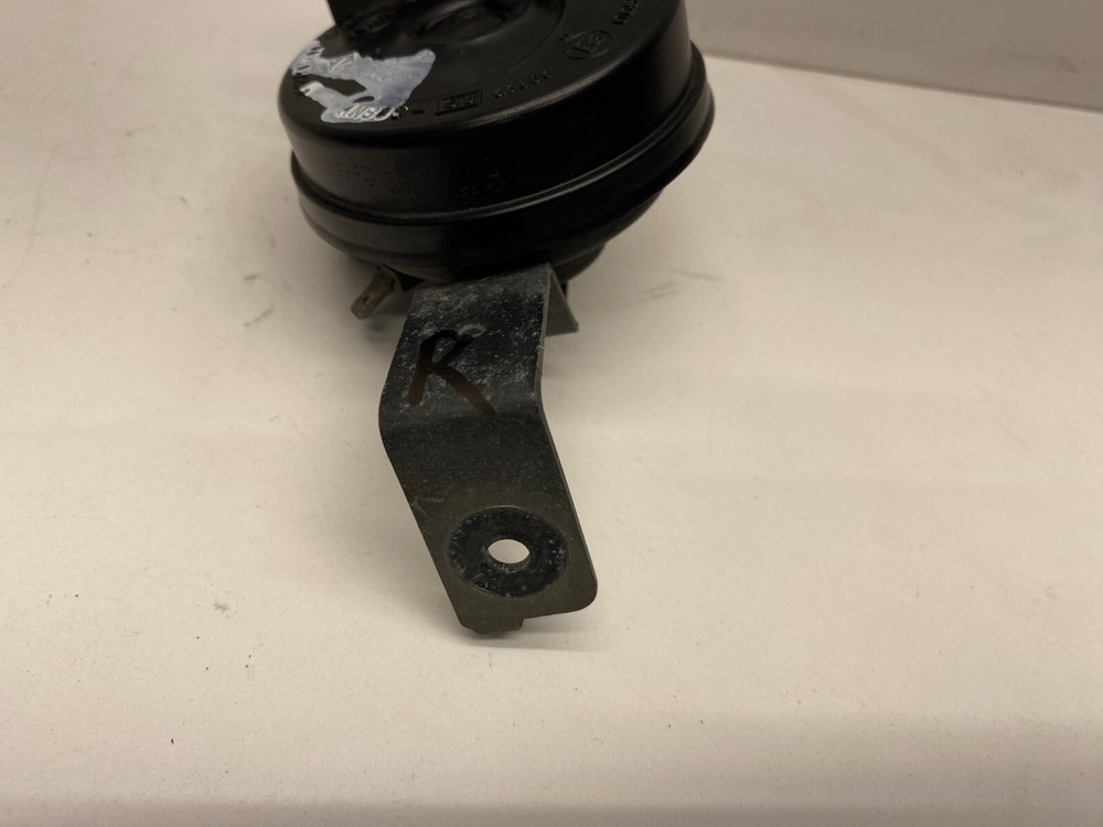 2015-2017 CHRYSLER 200 RIGHT FRONT HORN ASSEMBLY OEM