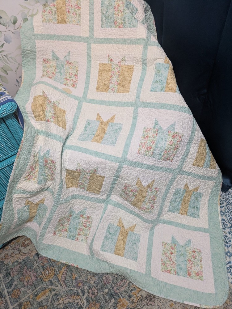 Handmade 50 X 62 Patchwork Present Pattern Small Quilt Sparkle Fabric