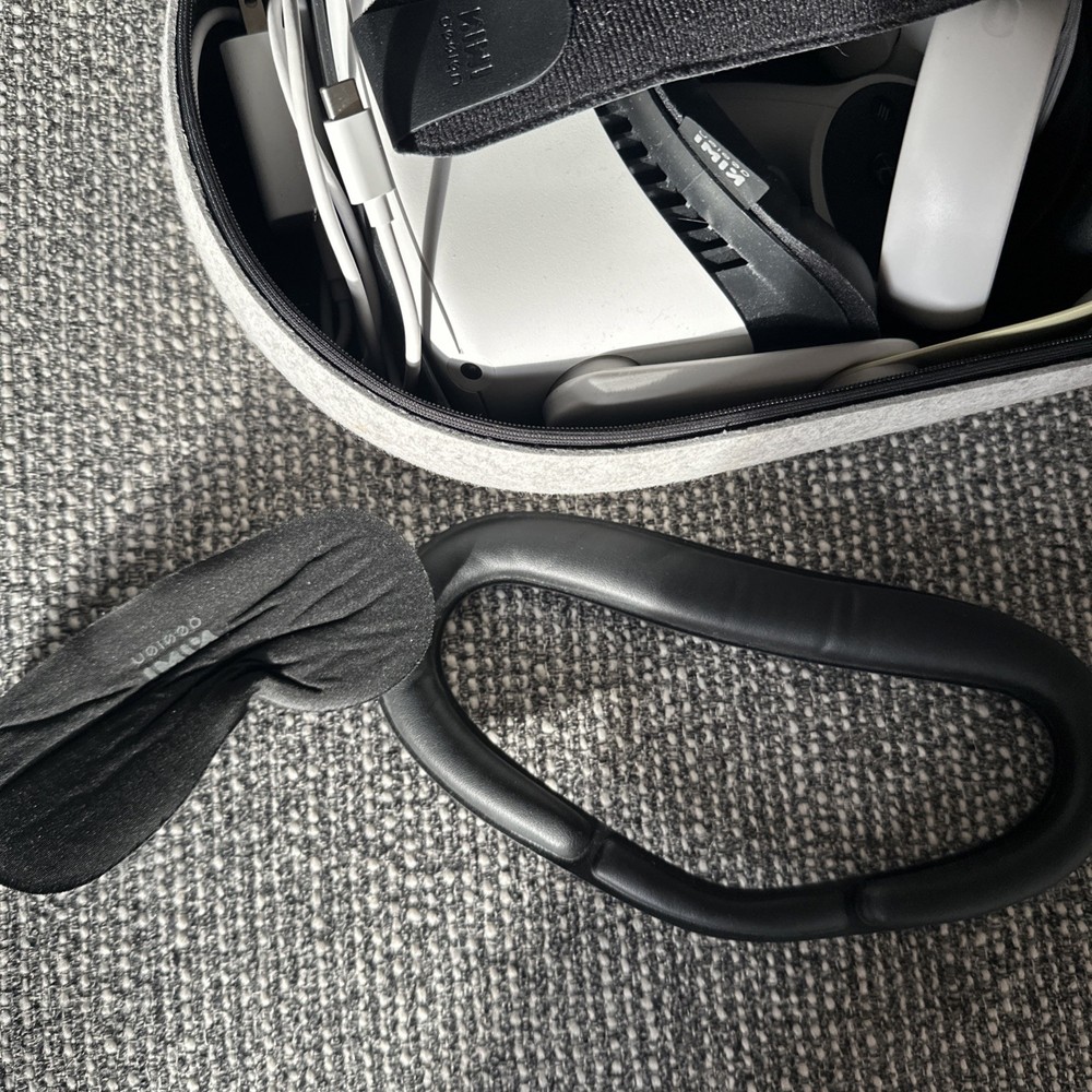 Meta Oculus Quest 2 Virtual Reality Headset With Carrying Case