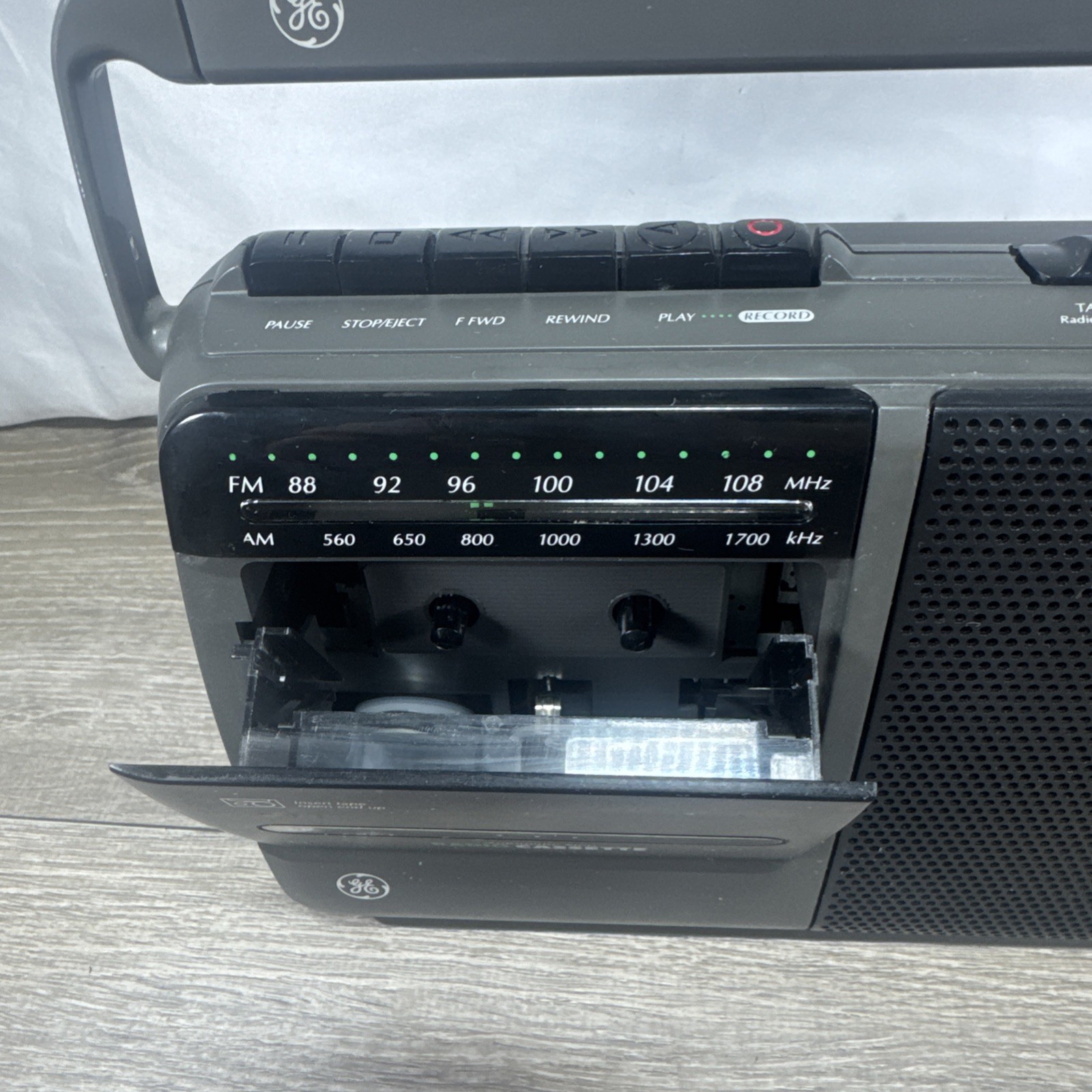 Vintage GE General Electric AM/FM Radio Cassette Player Model 3-5264A Works