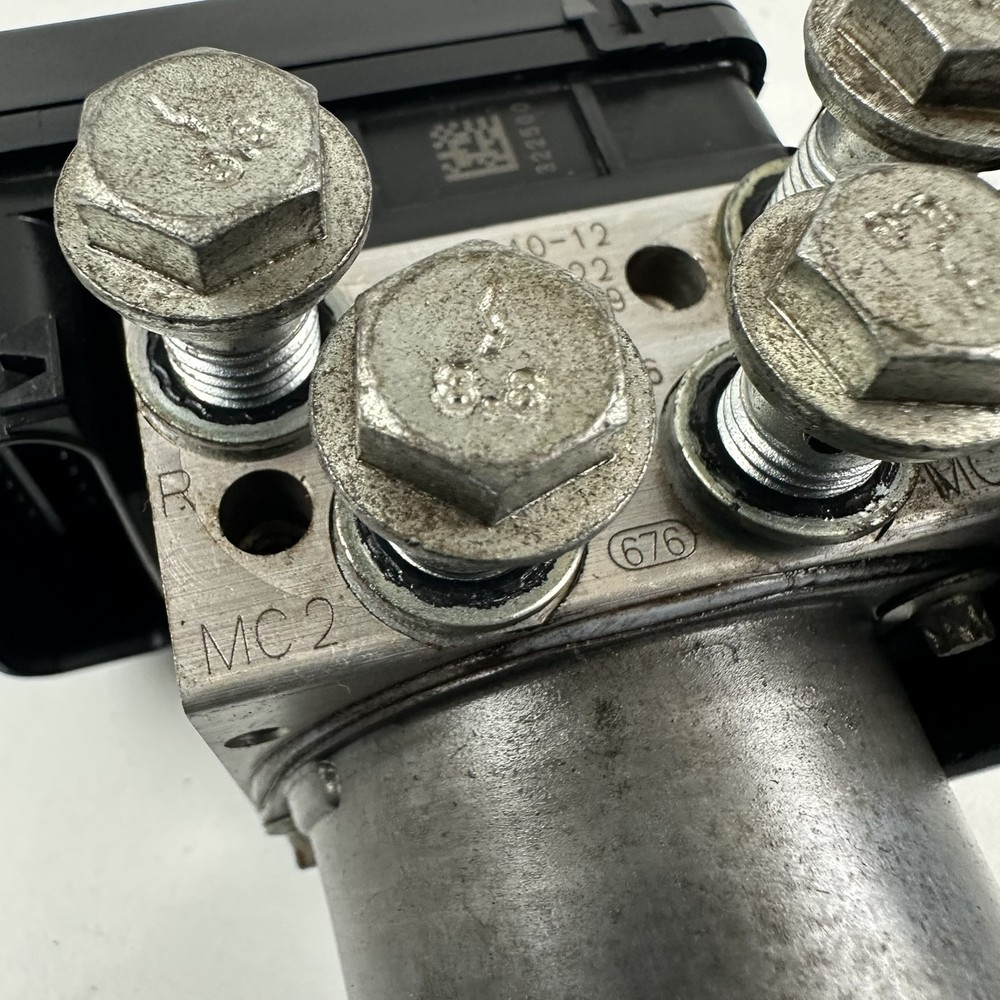 Harley Davidson DYNA Super Glide Custom 2012 ABS pump modulator controller block