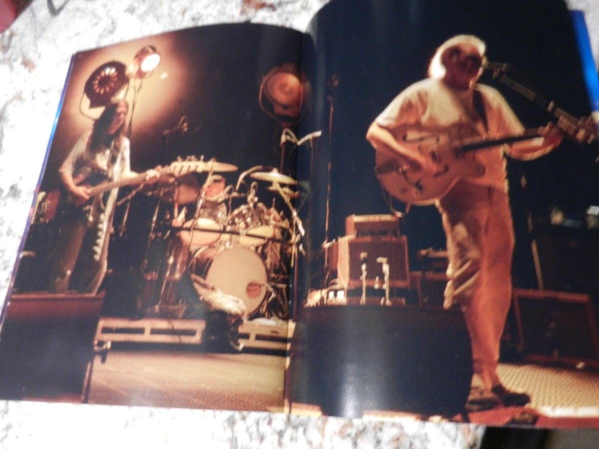 NEIL YOUNG 2007 Continental Tour Book / Chrome Dreams W/TICKET Shea's Buffalo NY