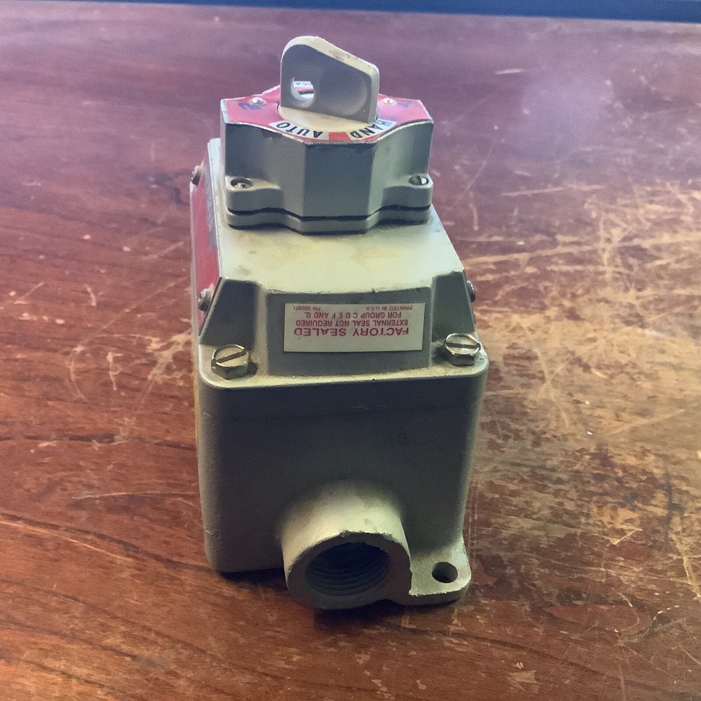 NOS Appleton EFDB17535 Explosionproof Selector Switch Control Station