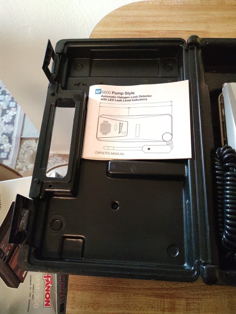 TIF Model 5600 Pump Style Leak Detector LED Sensor Level Indicators Battery