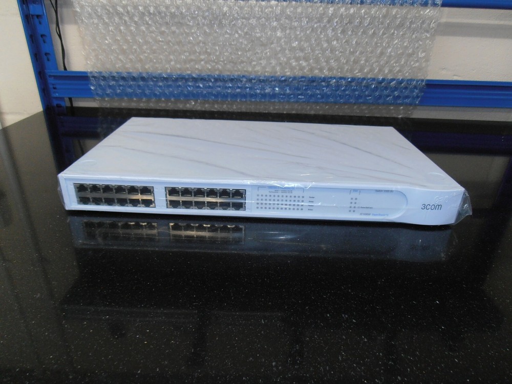 3COM 3300XM Super Stack 3, 24 Port Switch 3C16985B.