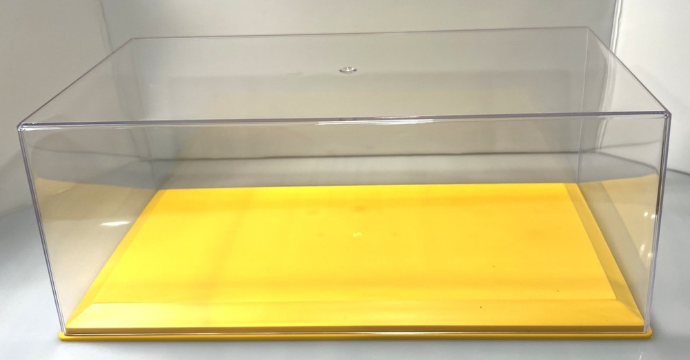 1/18 MODEL CAR DISPLAY CASE w/YELLOW BASE