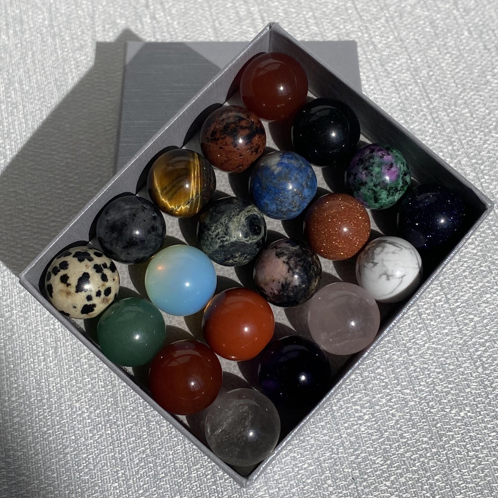 20pcs Wholesale Natural Mixed Ball Quartz Crystal 15mm+ Sphere Reiki +box