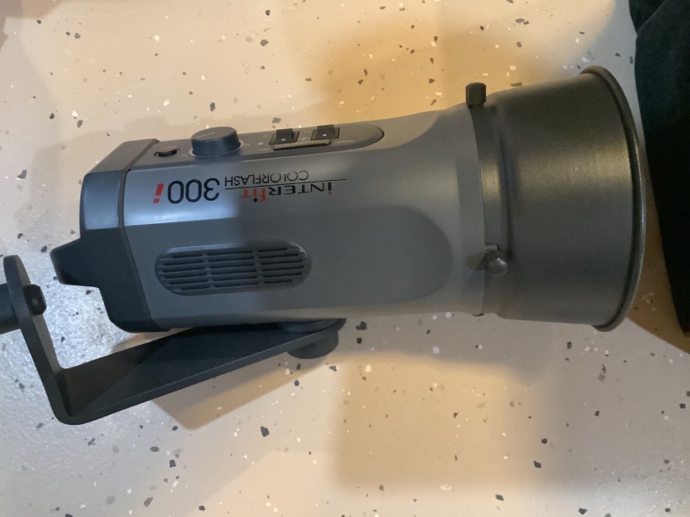 Interfit Colorflash 300i Studio Lighting Flash with Case