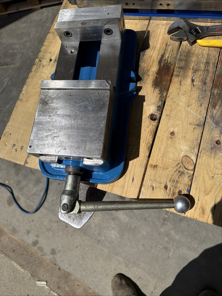 Kurt 6” Precision Machine Vise Model D60 (av13