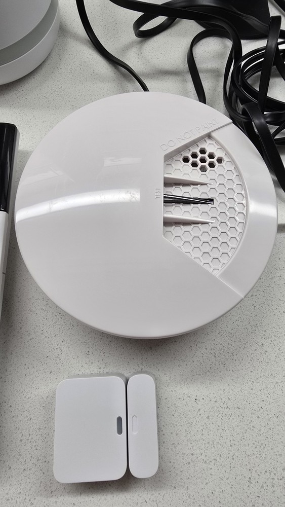 SimpliSafe Wireless Alarm Kit Keypad Base Station Camera Sensor Smoke Detector