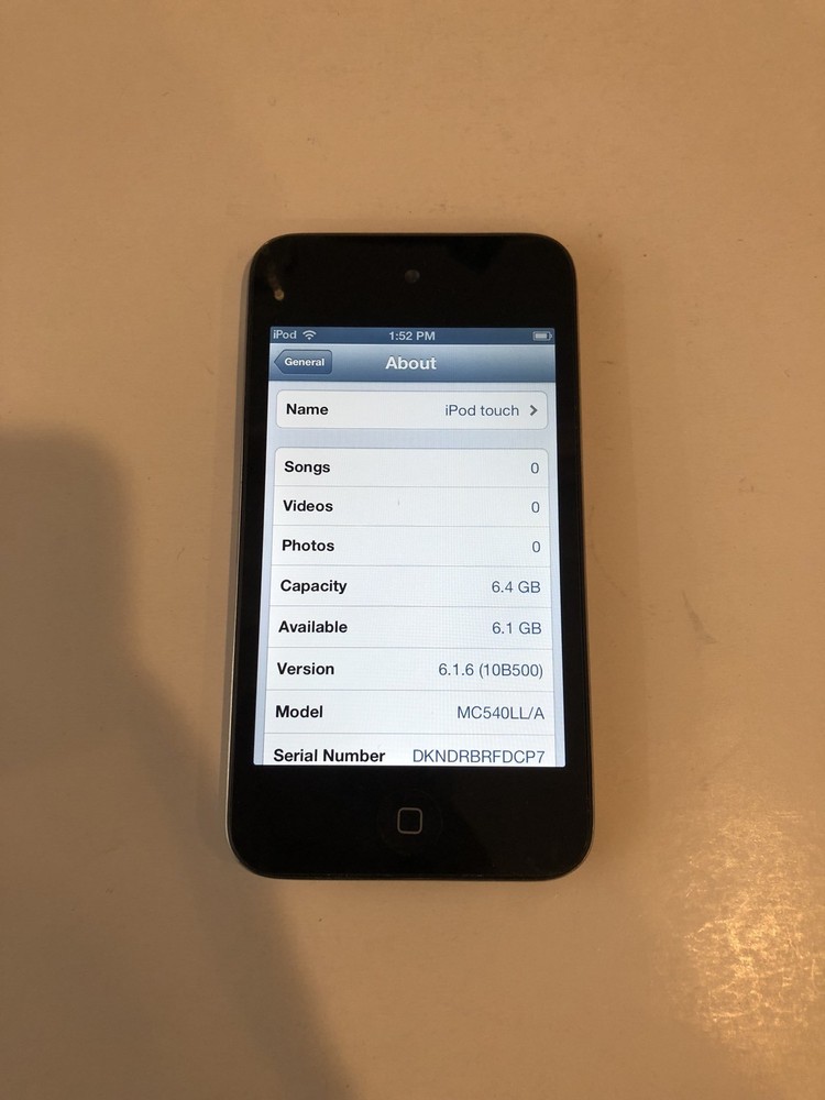 Apple iPod touch 4th Generation Black (8 GB) - Good Condition