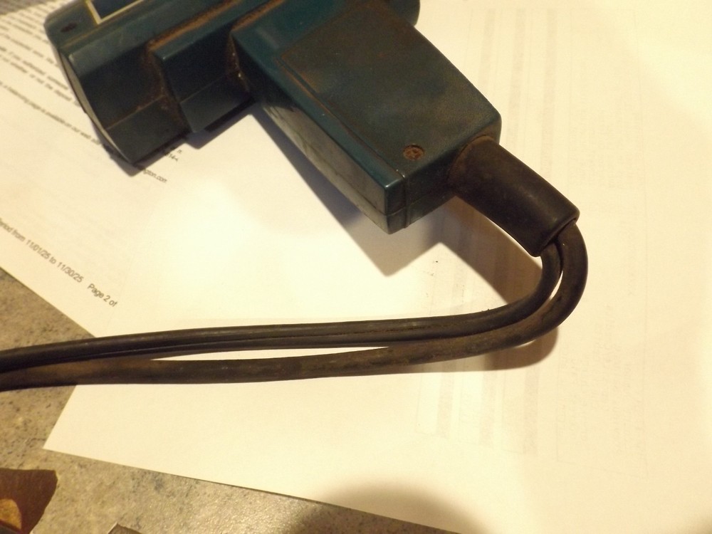 timing light for gas engine with in-line clip for spark plug wire