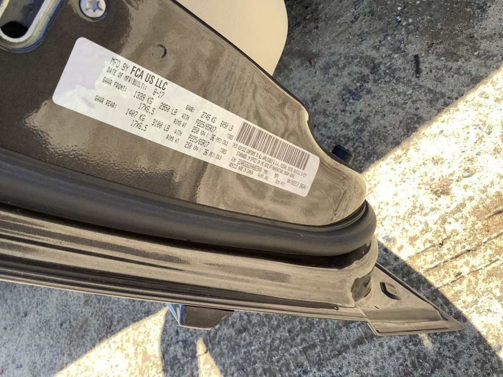 CARAVAN 2017 Glove Box 4640747