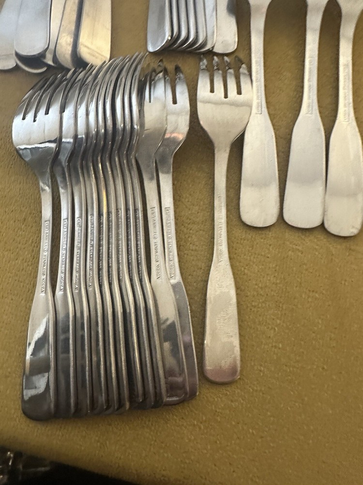 Washington Forge WF Rainier Stainless Flatware - 38 pcs.