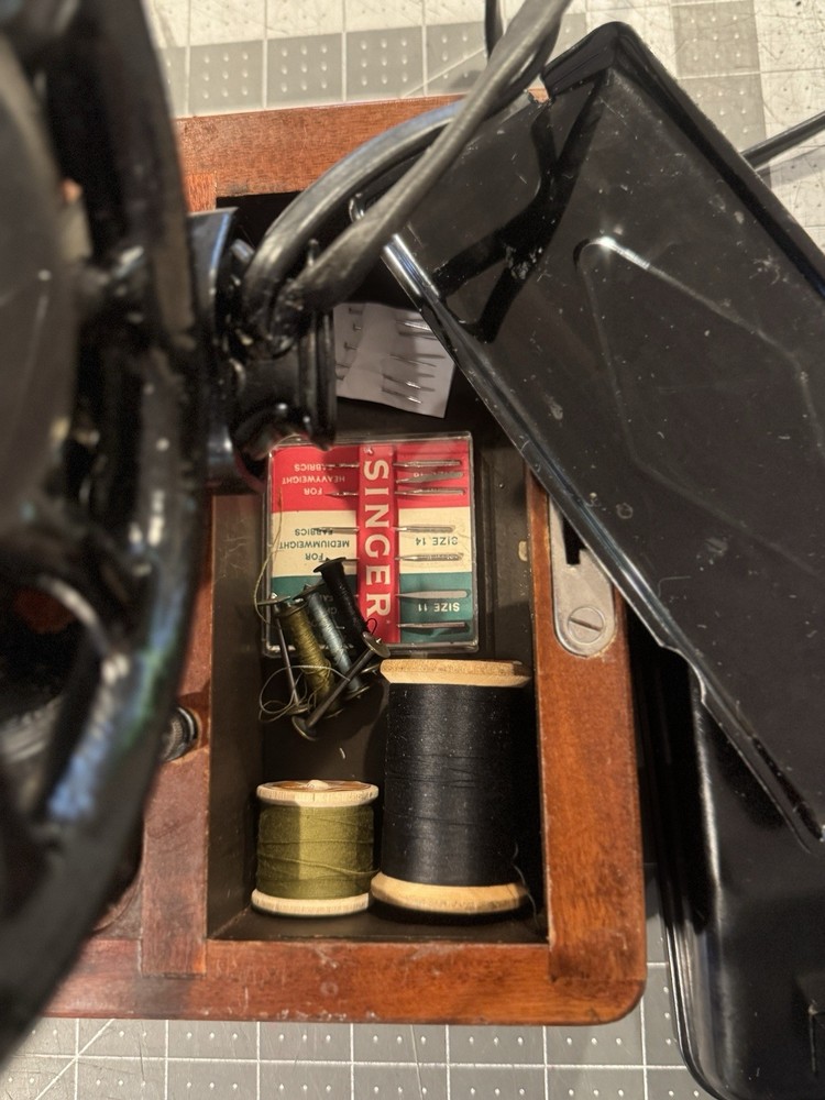 Gorgeous SINGER 128 Sewing Machine from 1949!