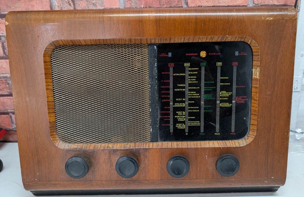 1950's Pye P.45 Table Valve Radio For Restoration (untested)