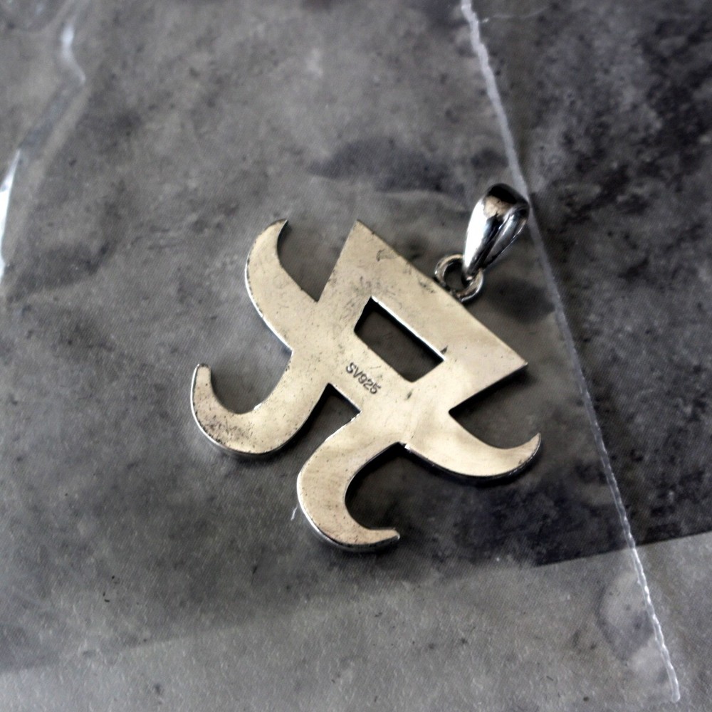 Ayumi Hamasaki Silver Pendant COUNTDOWN LIVE 2009-2010 A Future Classics +Box