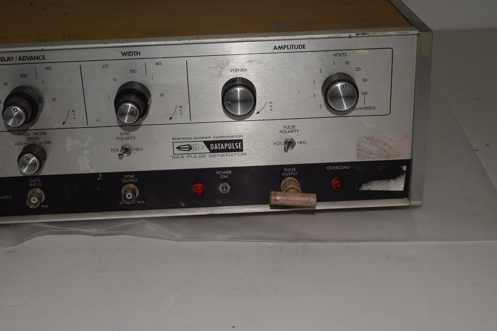 SYSTRON DONNER DATAPULSE 114A PULSE GENERATOR (DEC74)