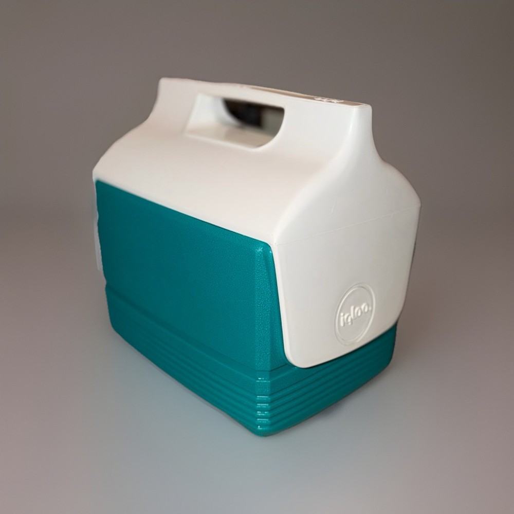 IGLOO Playmate Mini 4 QT Hard Cooler Throwback Retro