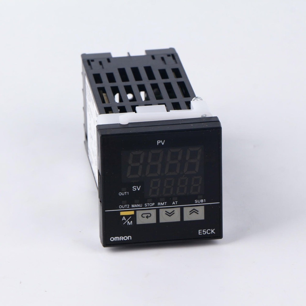 NEW Omron E5CK-AA1-302 Digital Controller Multi-Range 100-240VAC 50/60HZ