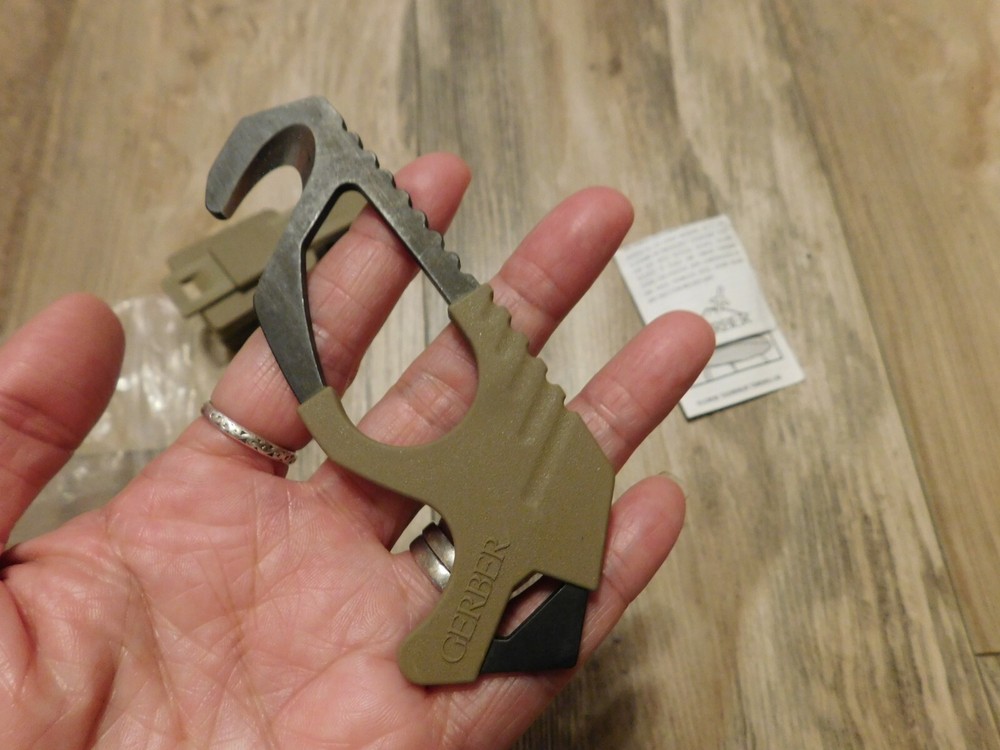 GERBER COYOTE STRAPS CUTTER NEW