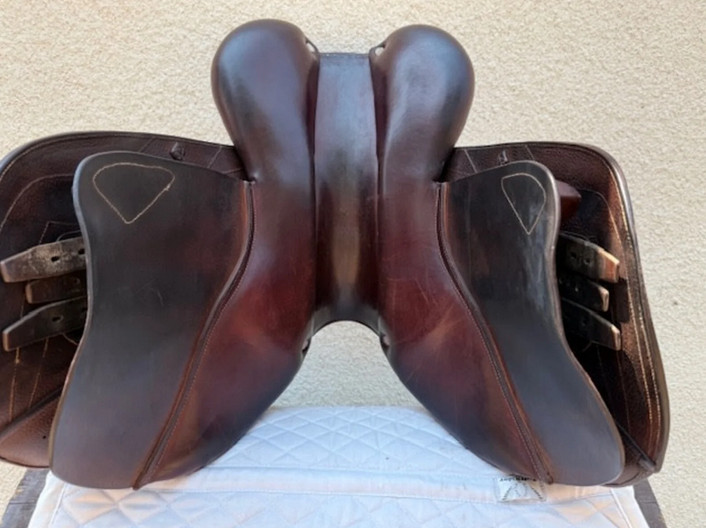 CWD SE02 Close Contact Saddle 17"